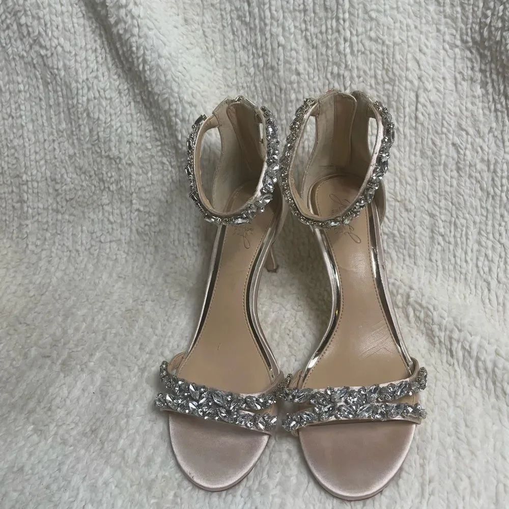 Jewel Badgley Mischka Fabric Satin champagne ankle strap sandals SZ8.5